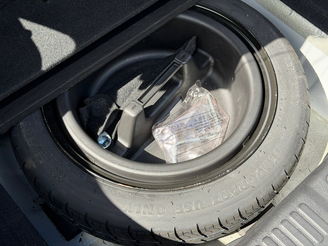 Used 2006 Hyundai Tiburon GT image 12