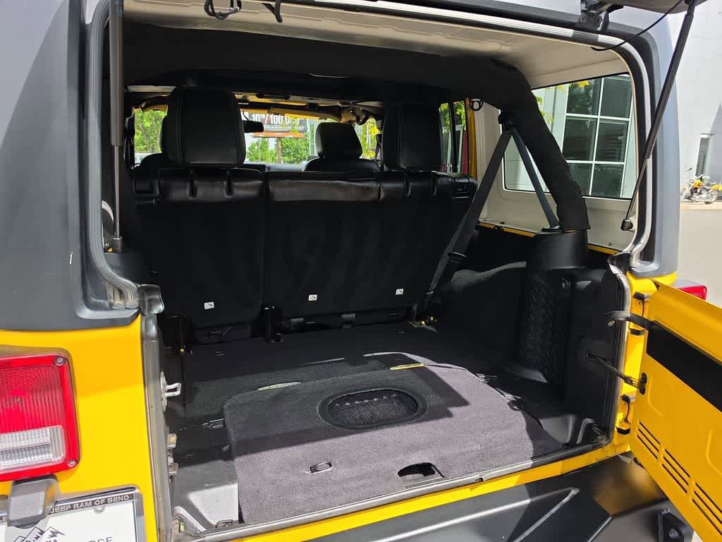 Used 2015 Jeep Wrangler Unlimited Rubicon w/ Connectivity Group AWD/4WD image 22