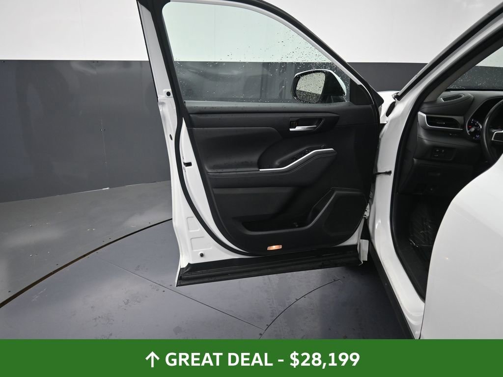Used 2023 Toyota Highlander XLE image 27