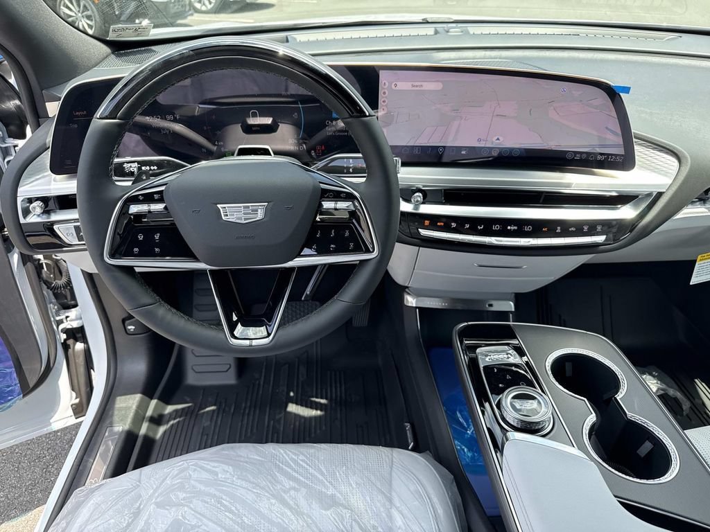 New 2026 Cadillac Lyriq Luxury w/ LPO, Floor Liner Package AWD/4WD image 10