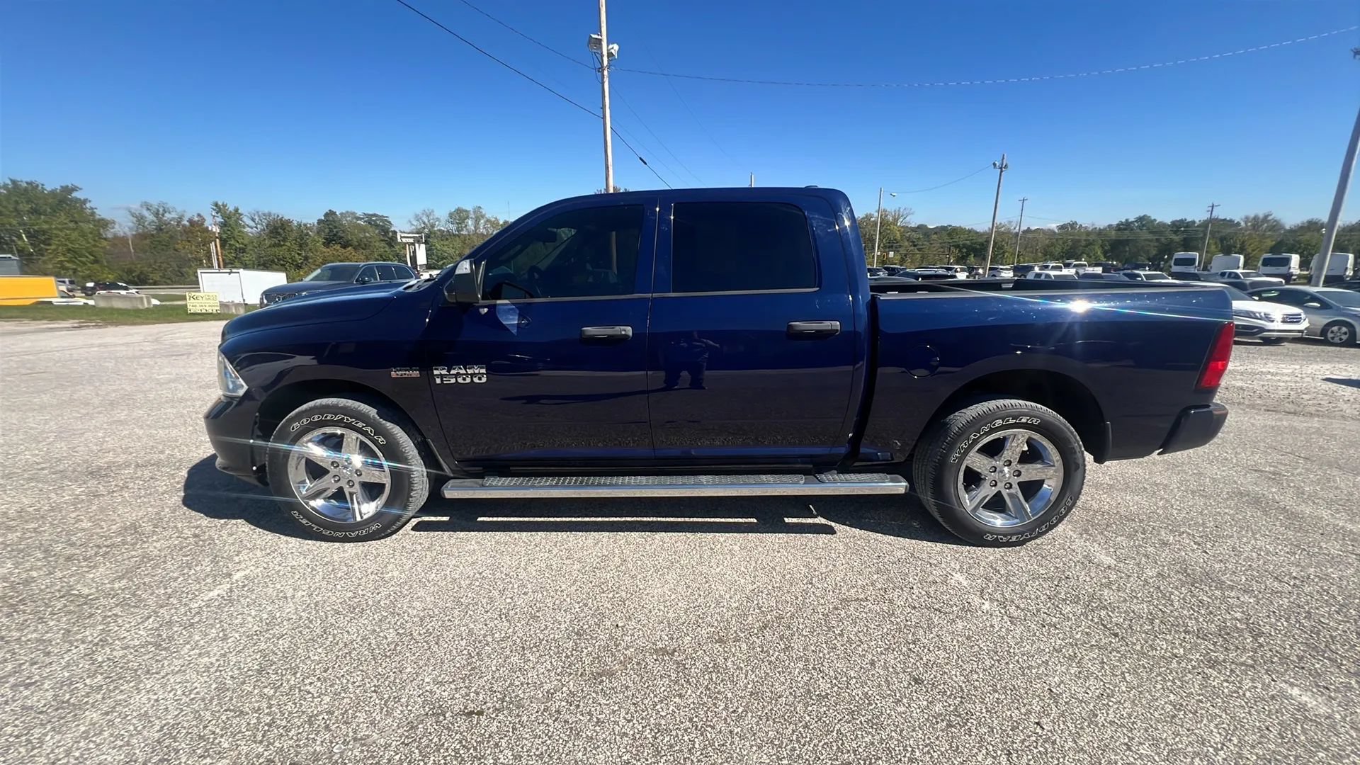 Used 2016 RAM 1500 Express AWD/4WD image 1