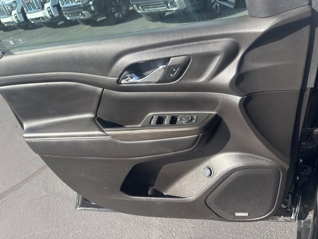 Used 2023 GMC Acadia SLT image 17