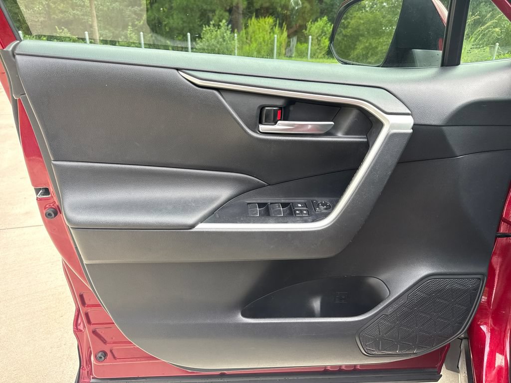 Used 2019 Toyota RAV4 XLE Premium AWD/4WD image 13