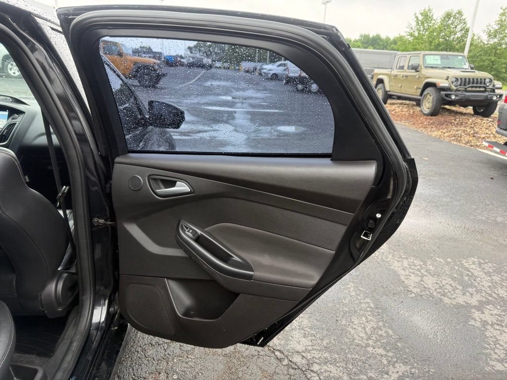 Used 2017 Ford Focus ST w/ Equipment Group 401A FWD image 42
