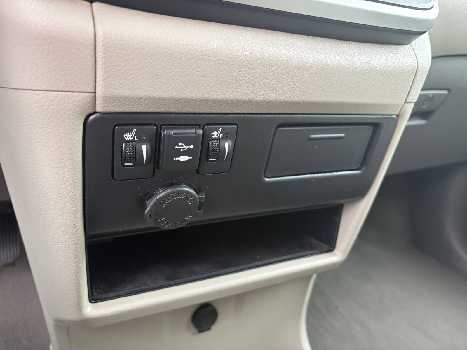 Used 2020 Toyota Sienna XLE w/ XLE Navigation Package AWD/4WD image 22