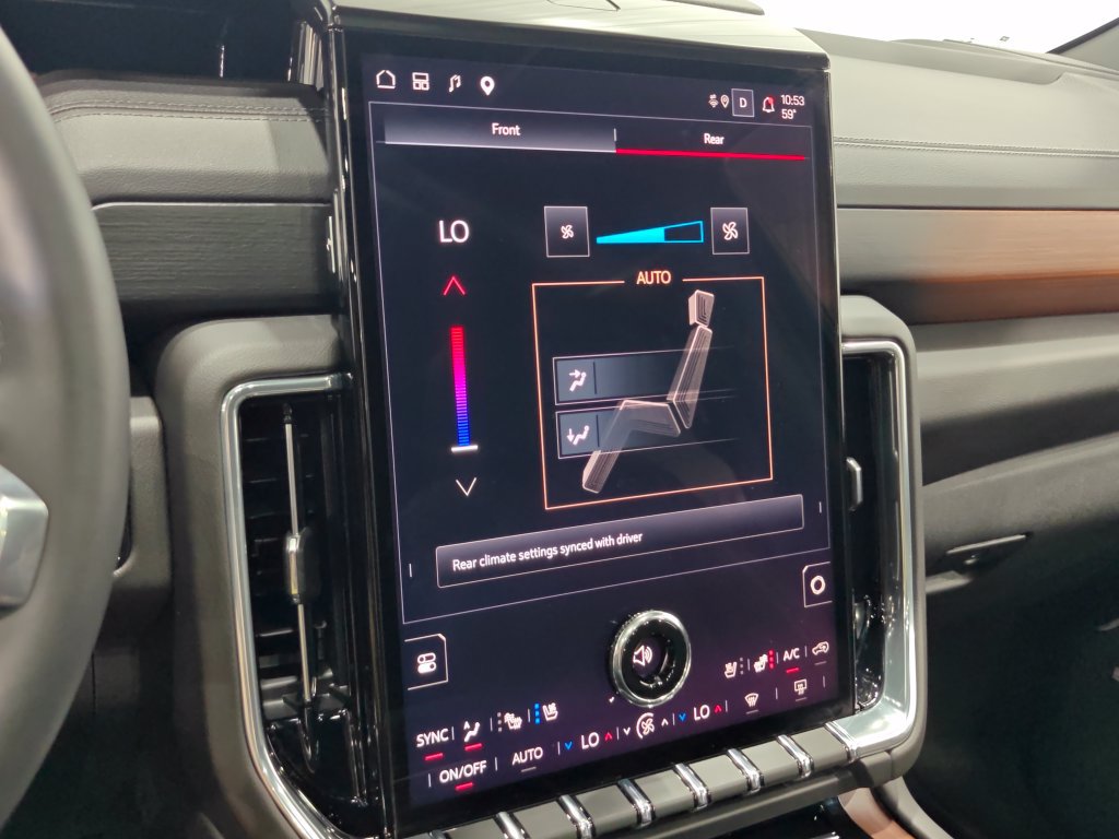 Used 2025 GMC Yukon Denali w/ Sun & Power Step Package AWD/4WD image 47