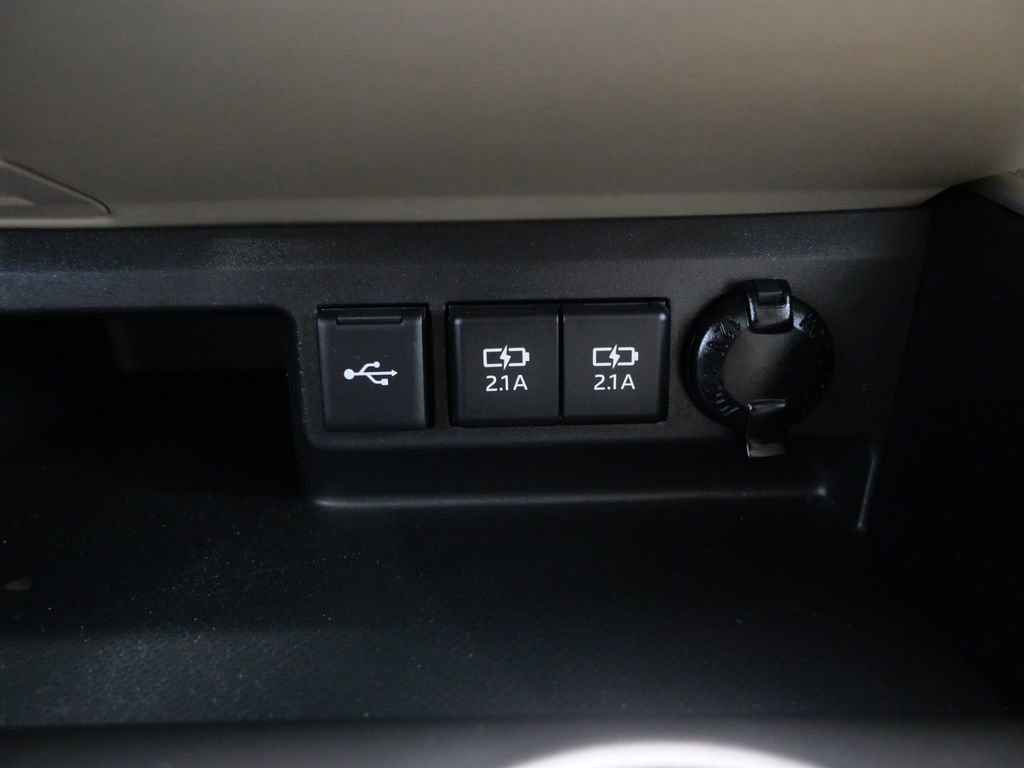 Used 2021 Toyota Highlander XLE AWD/4WD image 24