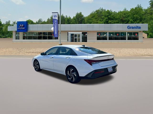 Used 2025 Hyundai Elantra SEL FWD image 8