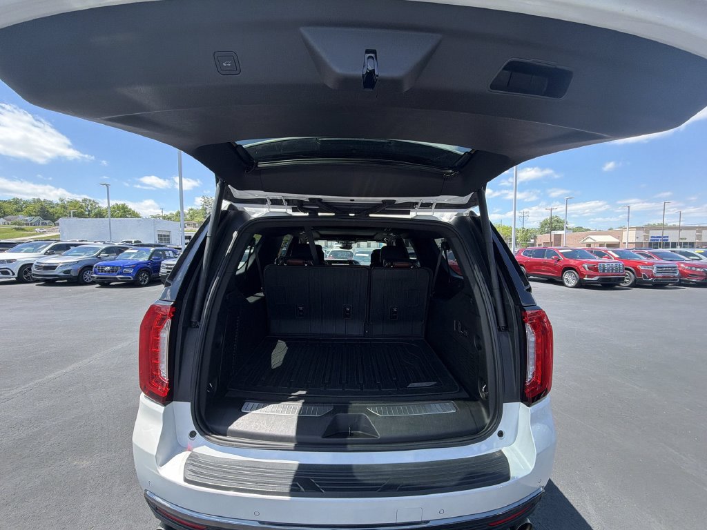 Used 2023 GMC Yukon XL Denali Ultimate AWD/4WD image 32