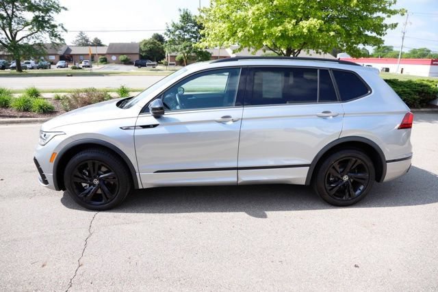 Used 2024 Volkswagen Tiguan SE R-Line w/ MDO Package, Two-Row AWD/4WD image 6