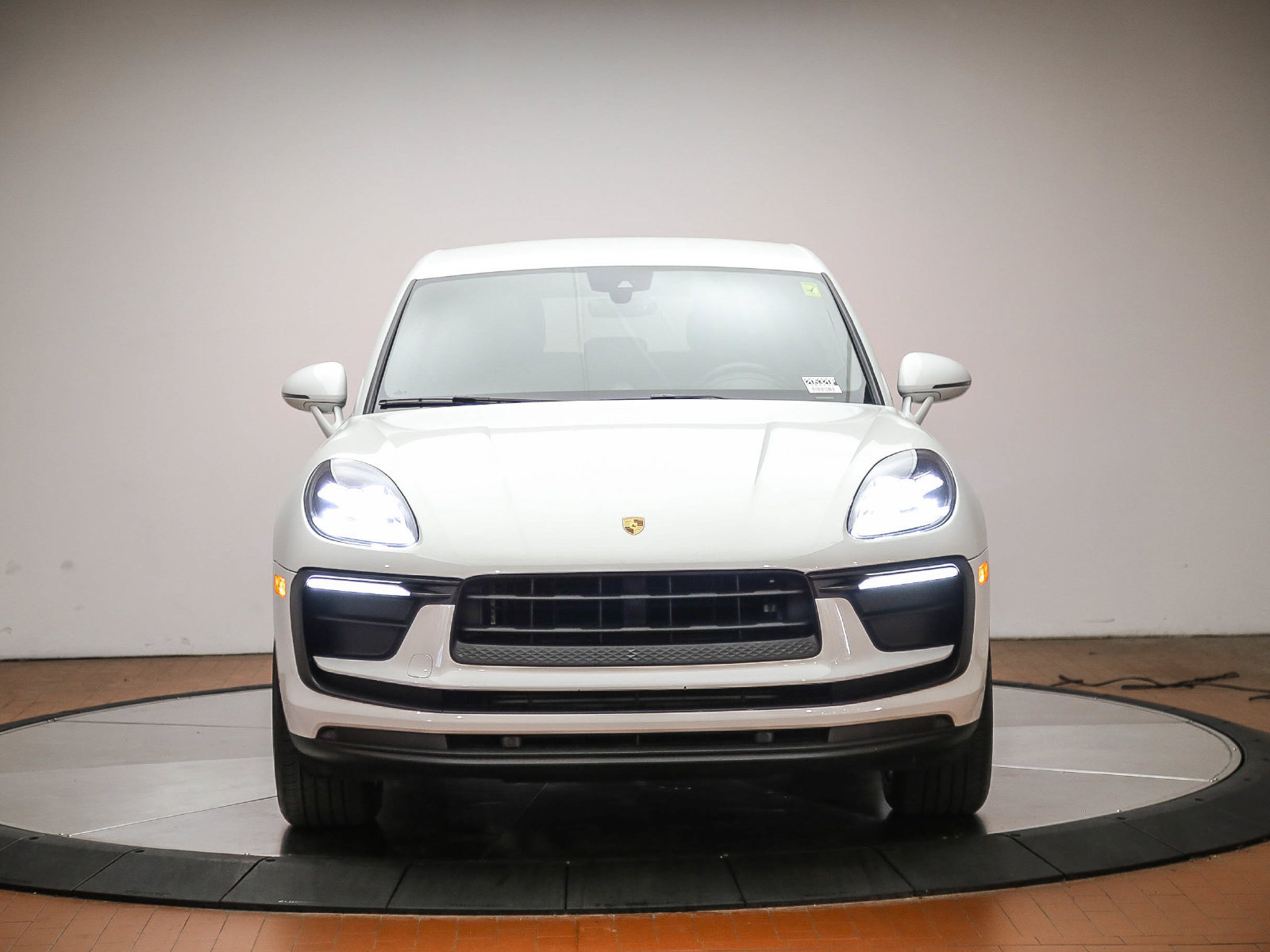 Certified 2022 Porsche Macan AWD/4WD image 10