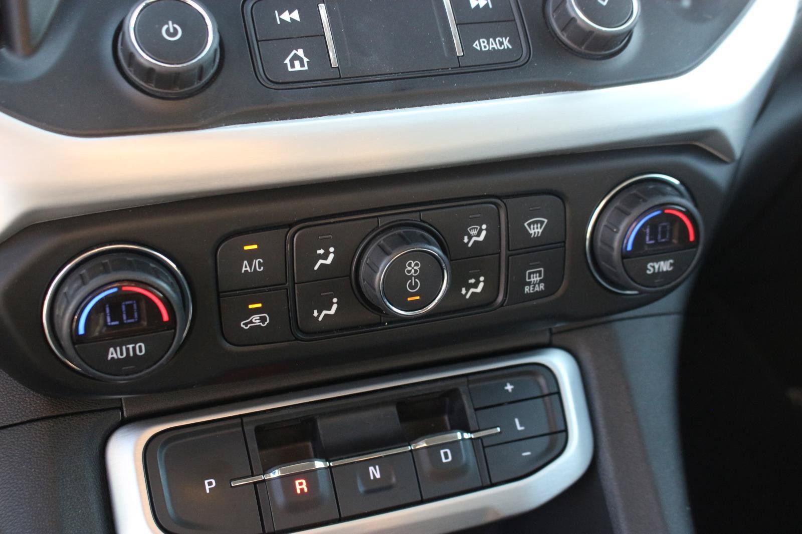 Used 2021 GMC Acadia SLE w/ Driver Convenience Package FWD image 27