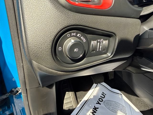 Used 2015 Jeep Renegade Trailhawk w/ Popular Equipment Group AWD/4WD image 19