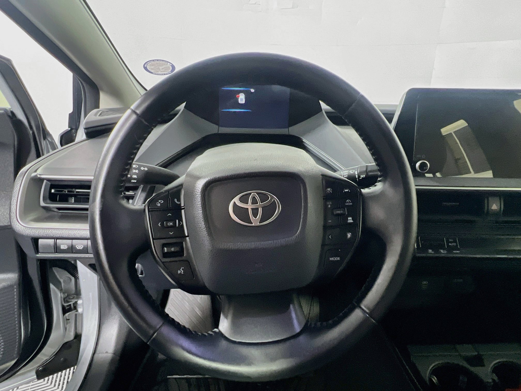 Used 2024 Toyota Prius LE FWD image 17