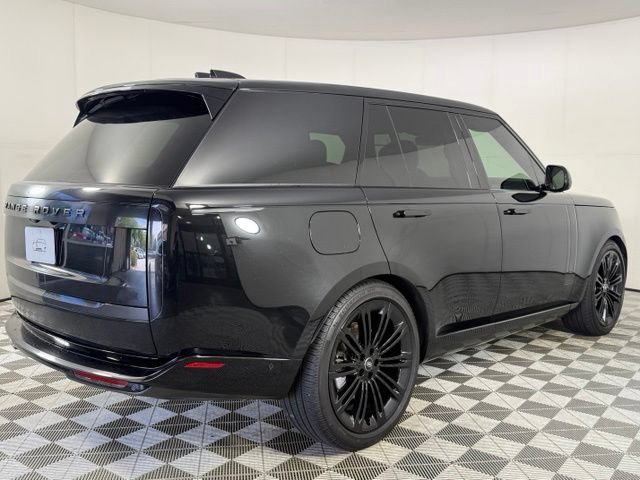 Used 2025 Land Rover Range Rover SE AWD/4WD image 9