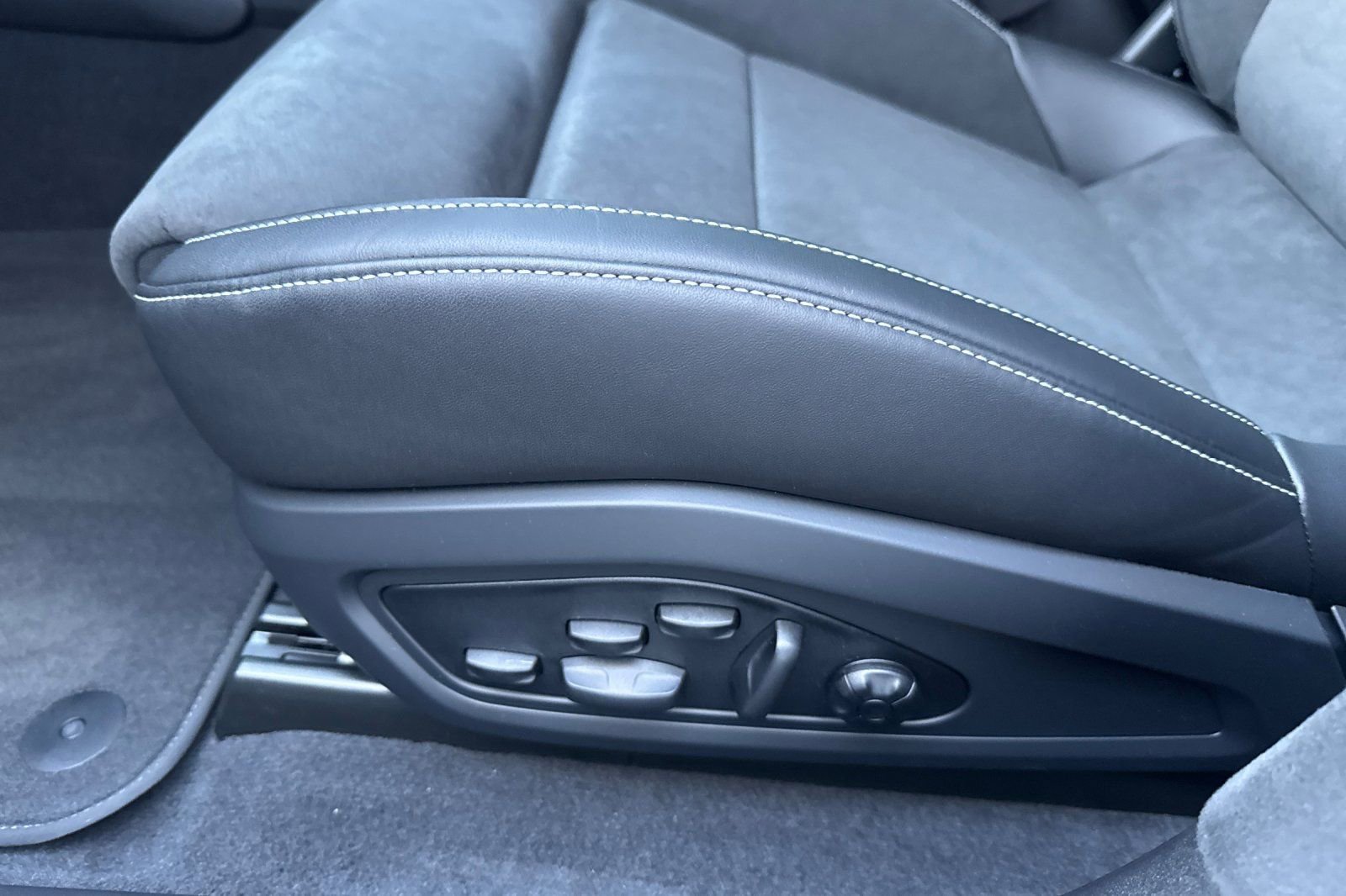 New 2025 Porsche Taycan Turbo GT image 14