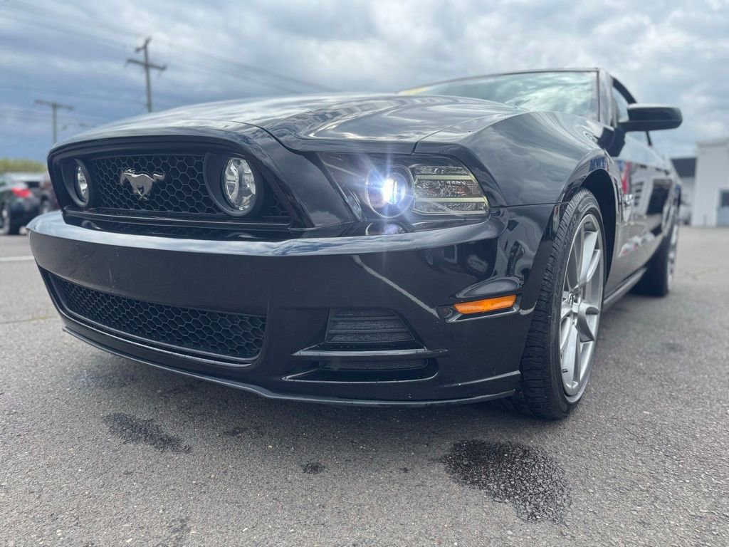 Used 2013 Ford Mustang GT Premium w/ Electronics Pkg RWD image 15
