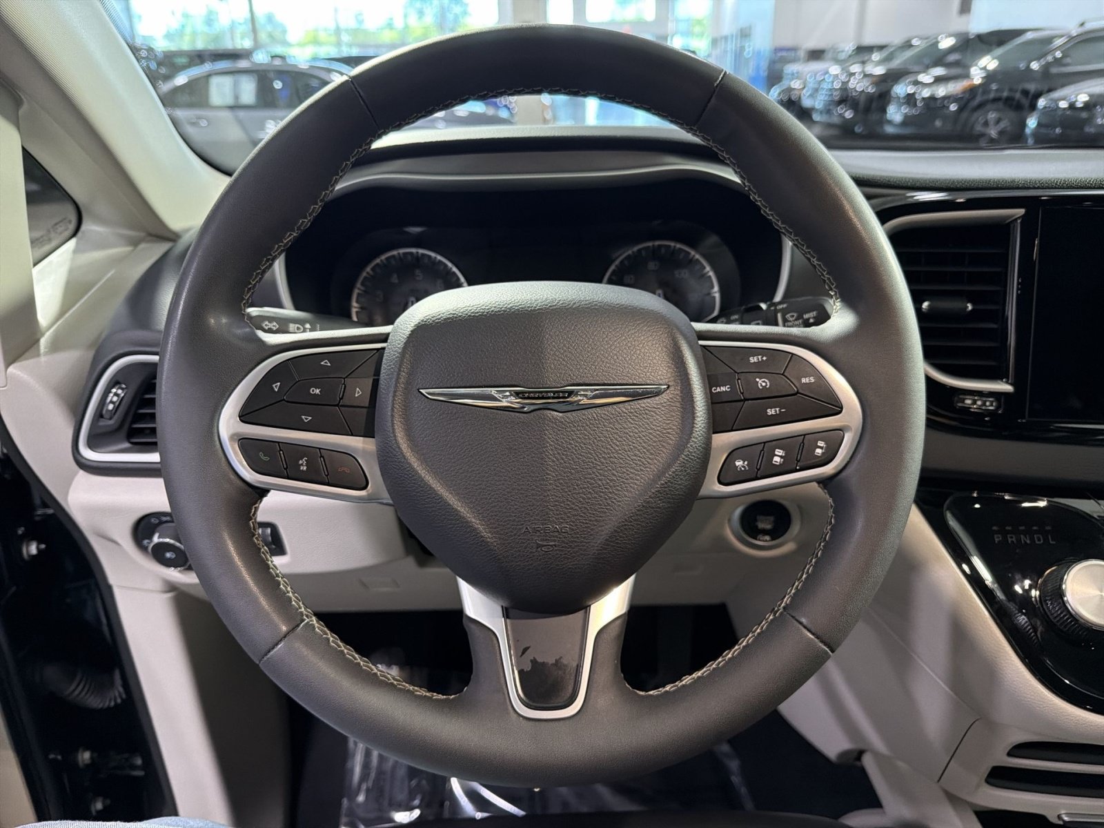 Used 2023 Chrysler Pacifica Touring-L FWD image 25