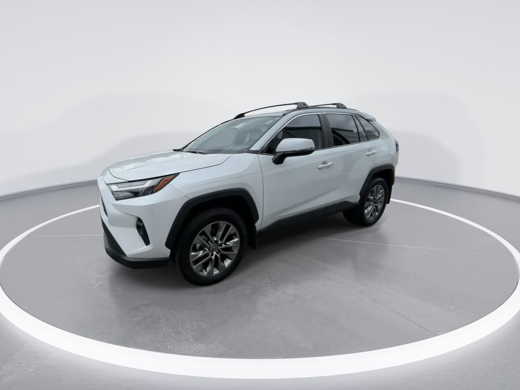 Used 2025 Toyota RAV4 XLE Premium FWD image 4