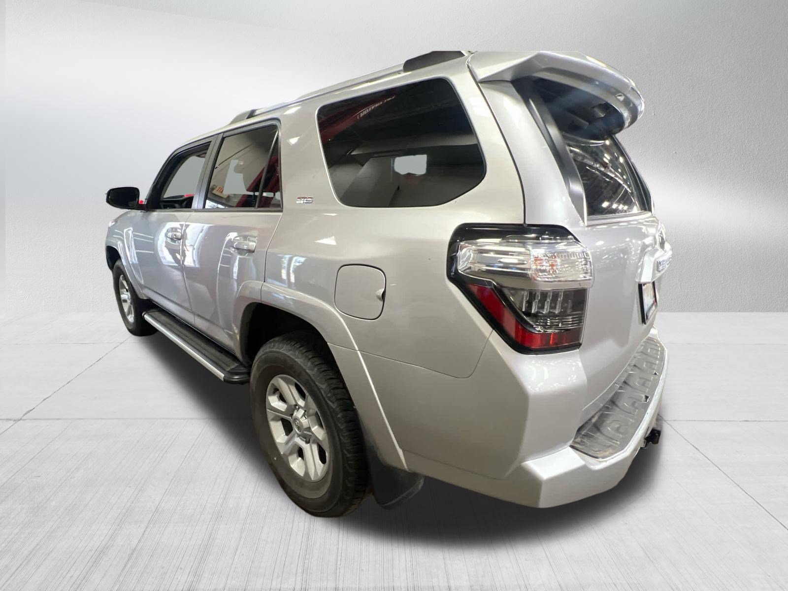 Used 2023 Toyota 4Runner SR5 AWD/4WD image 5