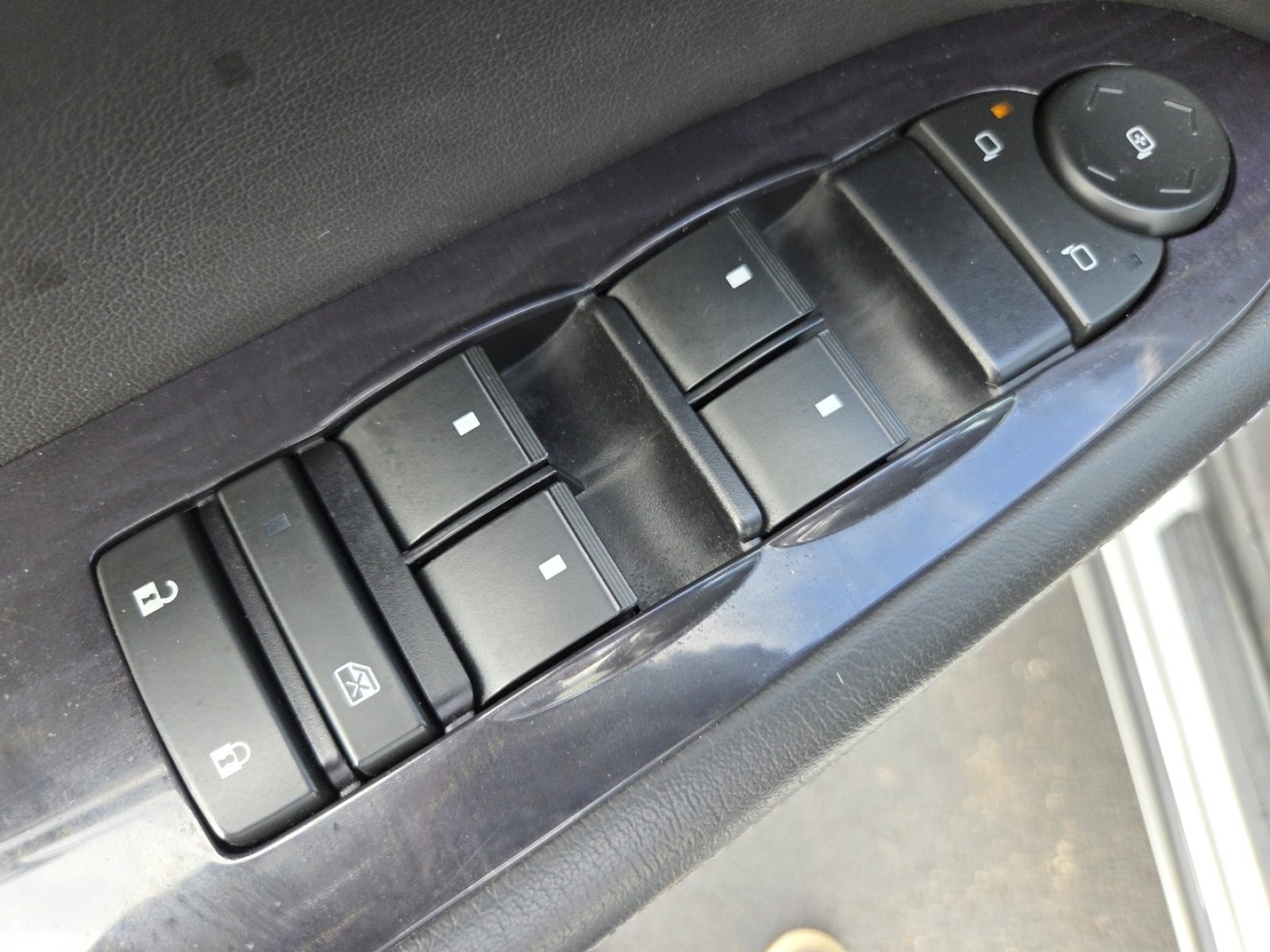 Used 2015 Buick Enclave Leather image 26