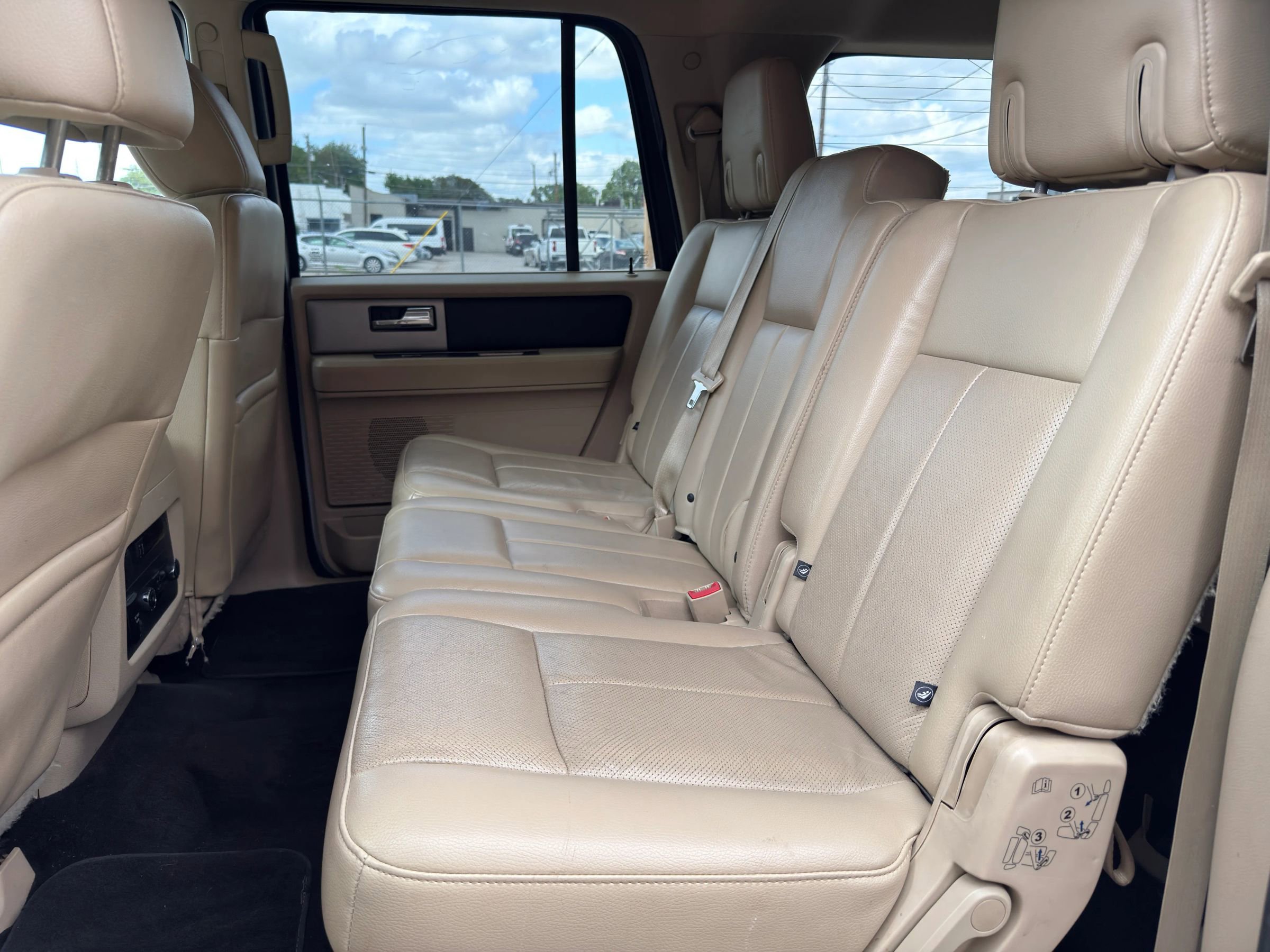 Used 2017 Ford Expedition EL XLT w/ Equipment Group 202A AWD/4WD image 16