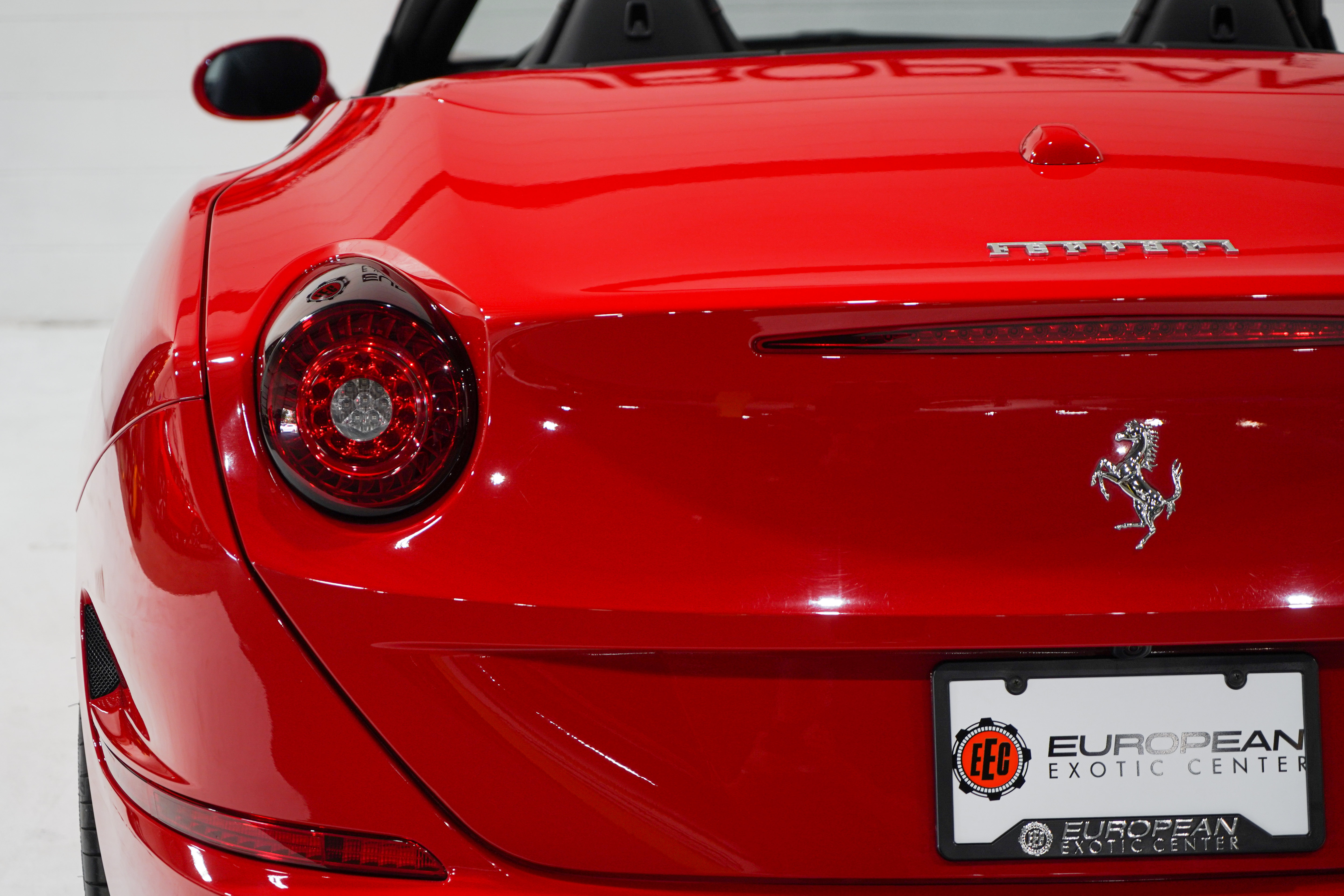 Used 2017 Ferrari California T RWD image 36