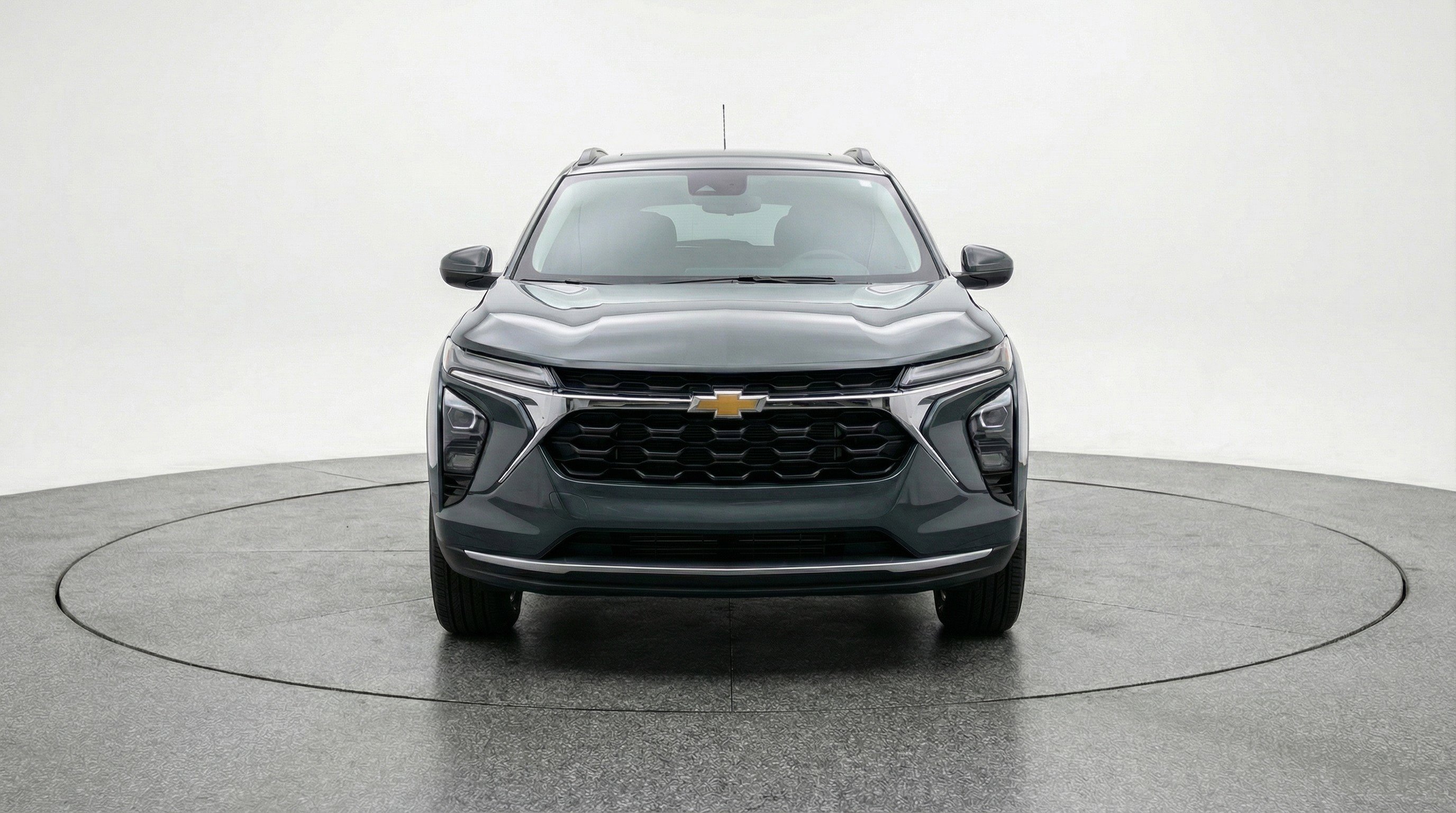 Used 2025 Chevrolet Trax LT w/ LT Convenience Package FWD image 2