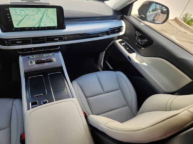 New 2026 Lincoln Aviator AWD w/ Jet Appearance Package image 12
