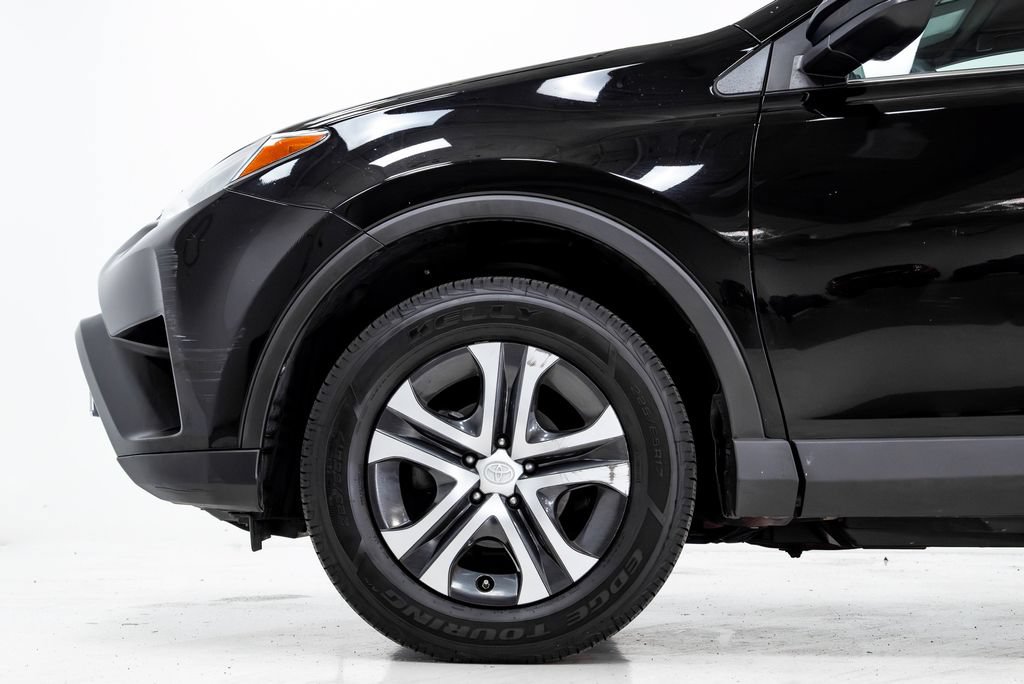 Used 2018 Toyota RAV4 LE w/ All Weather Liner Package AWD/4WD image 24