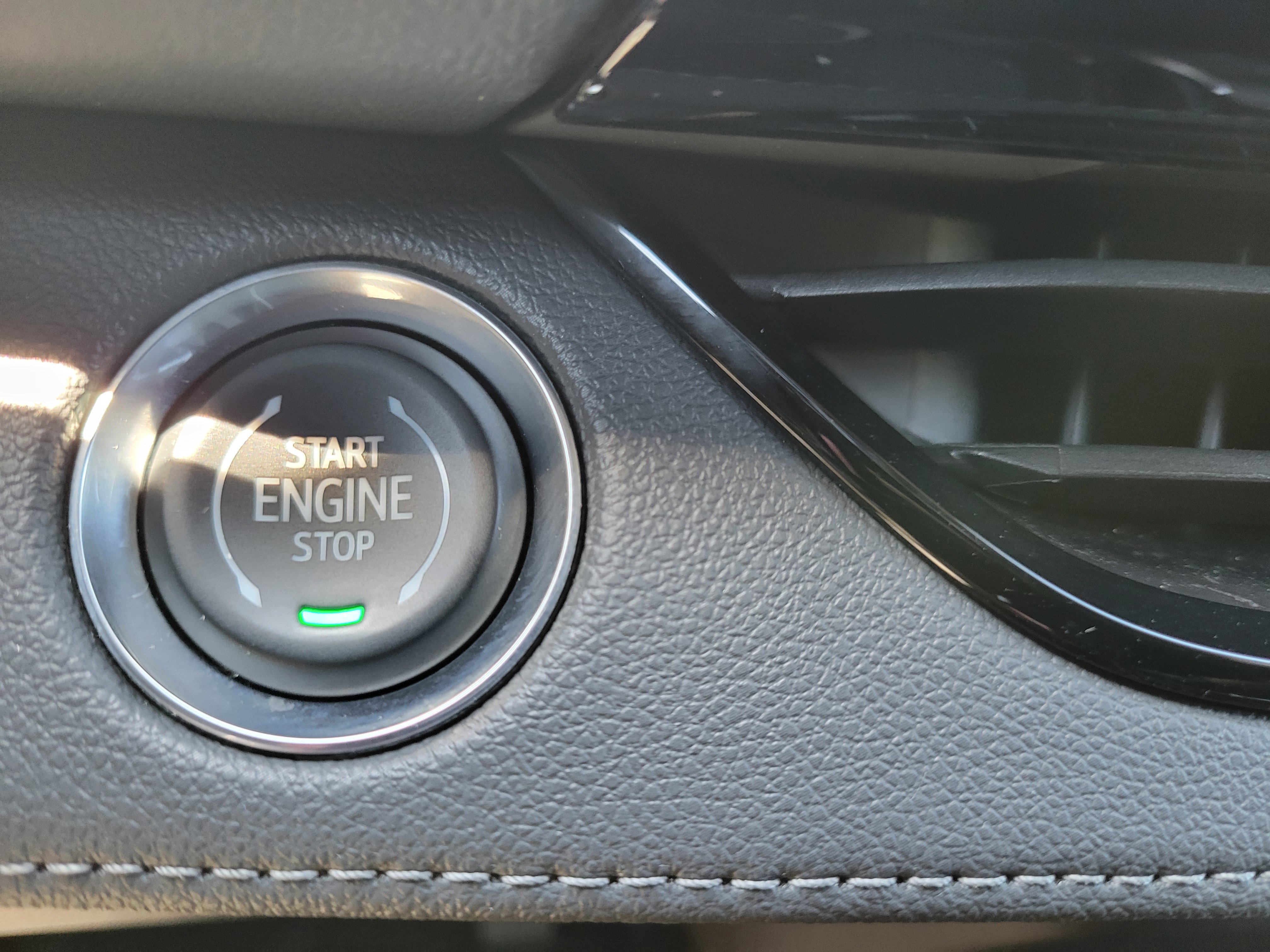 Certified 2025 Buick Enclave Preferred FWD image 17