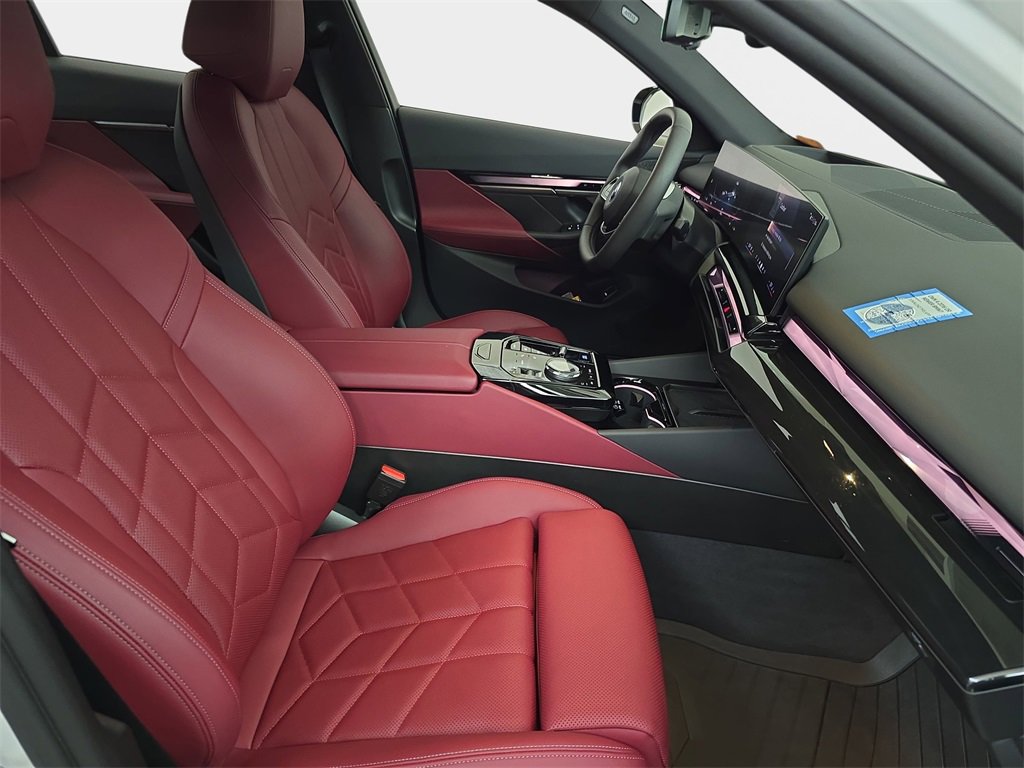 Used 2025 BMW i5 xDrive40 w/ Premium Package image 11