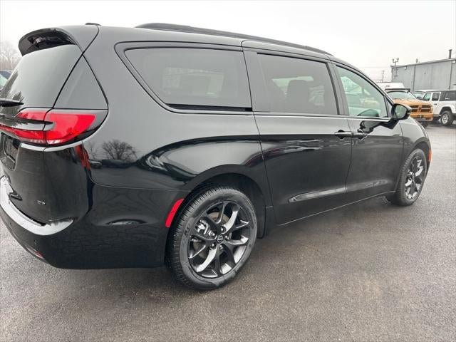 New 2026 Chrysler Pacifica Select AWD/4WD image 29