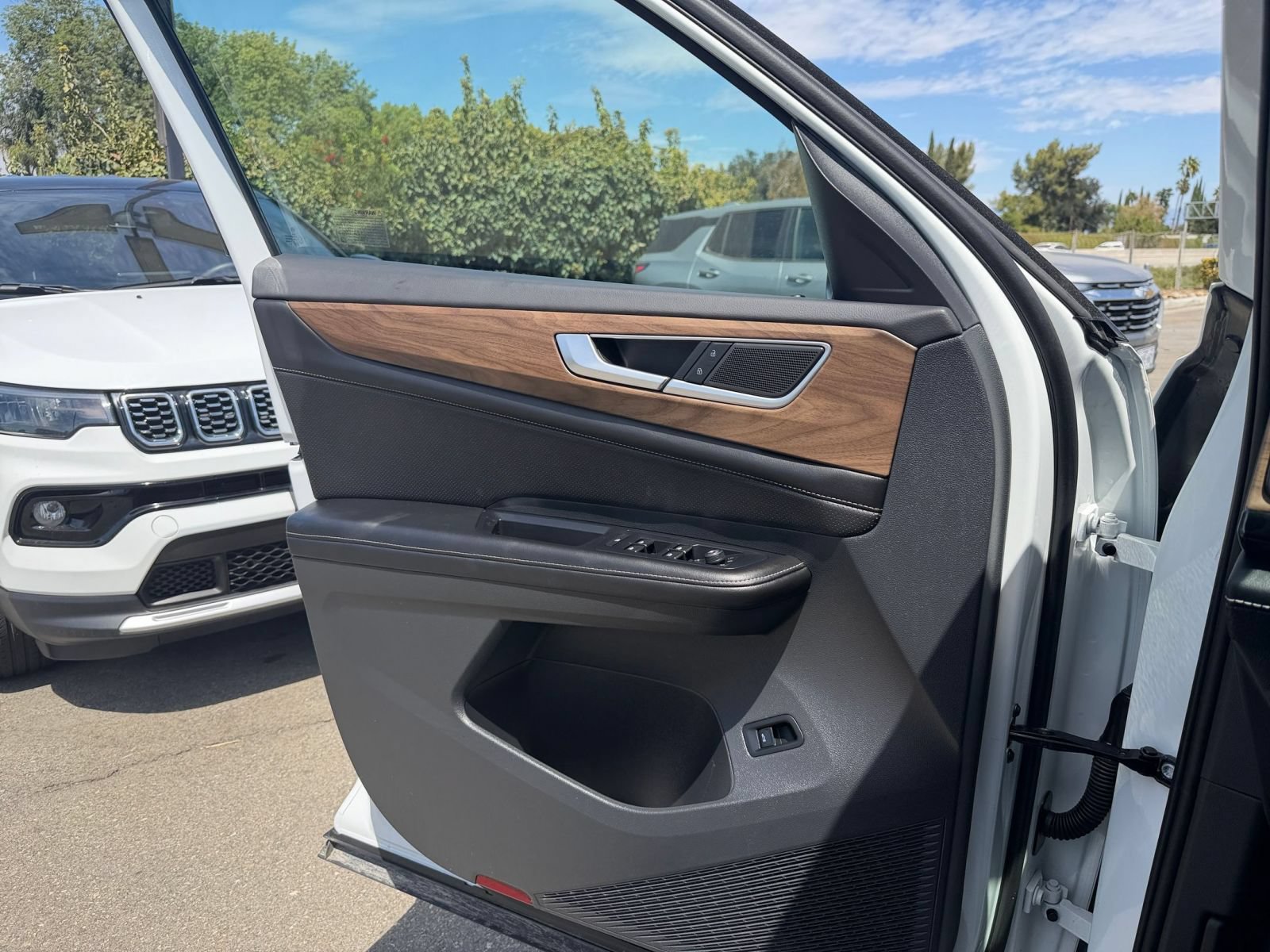 Used 2026 Volkswagen Atlas SE FWD image 15