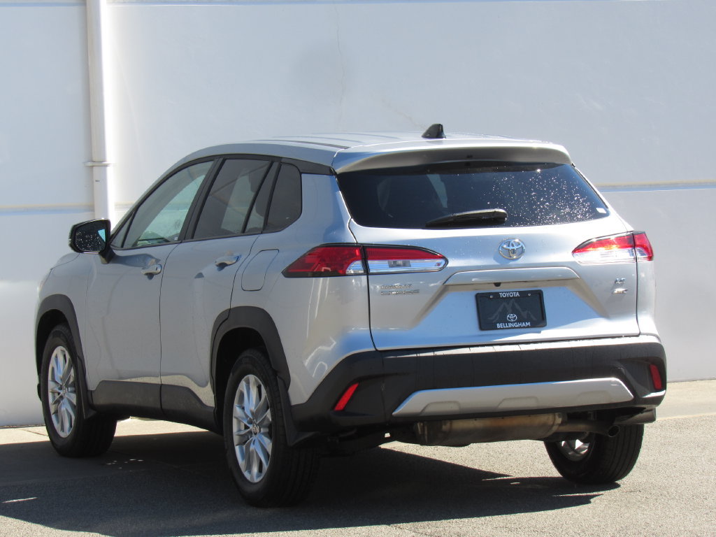 Used 2025 Toyota Corolla Cross LE AWD/4WD image 5