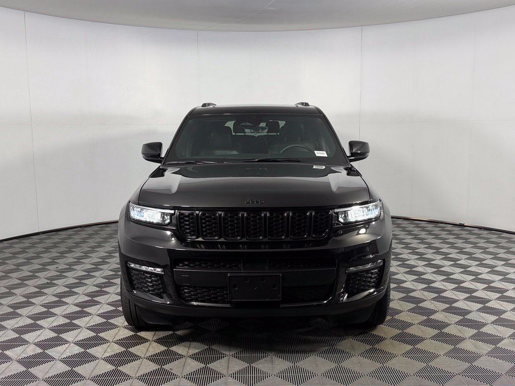 Used 2025 Jeep Grand Cherokee L Limited w/ Black Appearance Package RWD image 3