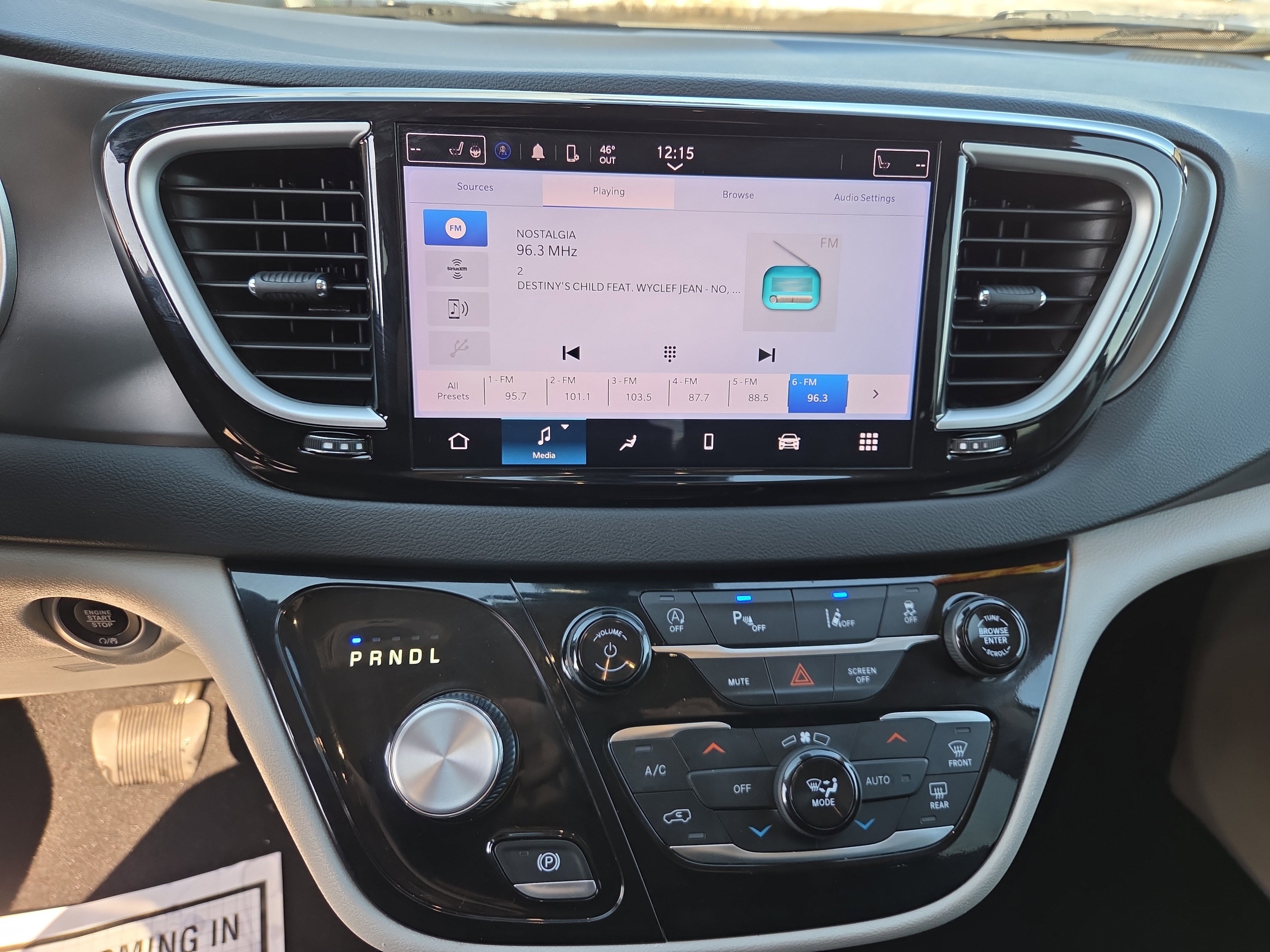 Used 2024 Chrysler Pacifica Touring-L image 15