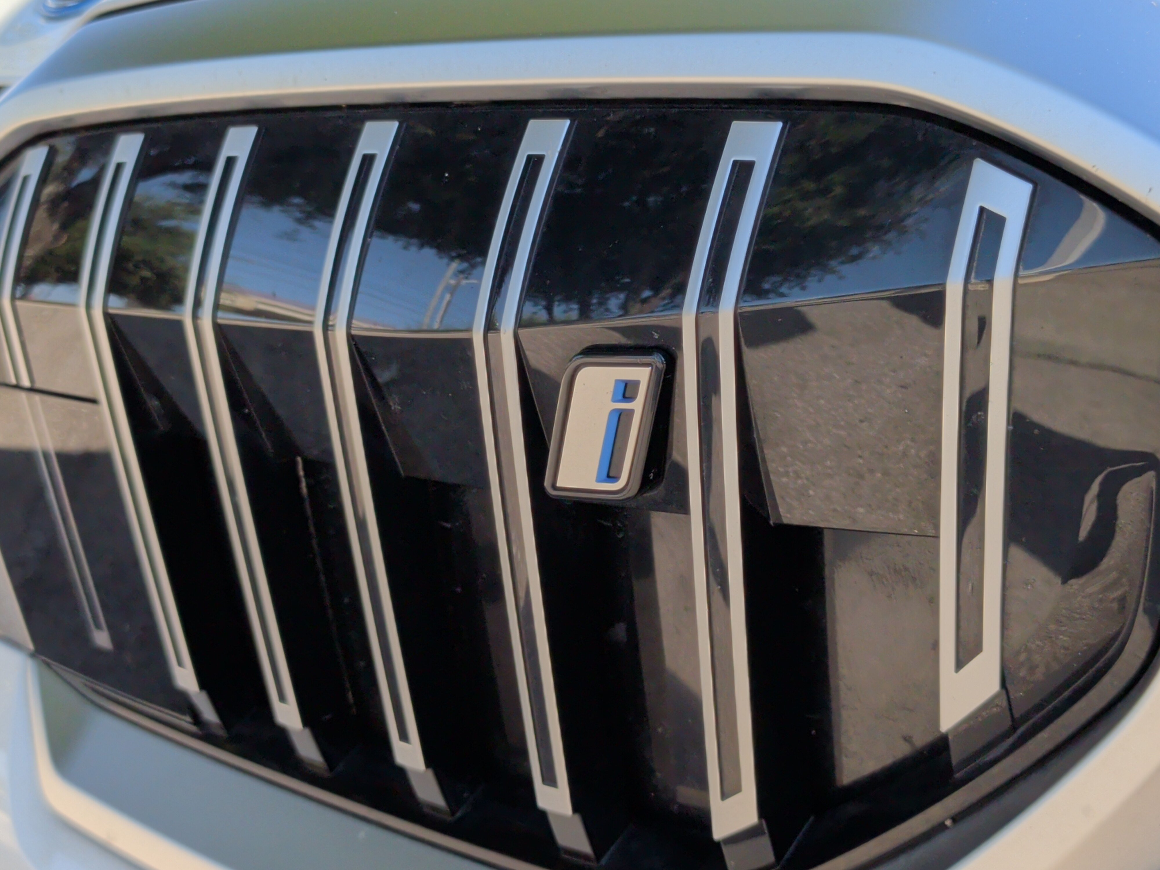 Certified 2026 BMW i5 eDrive40 w/ Premium Package RWD image 13