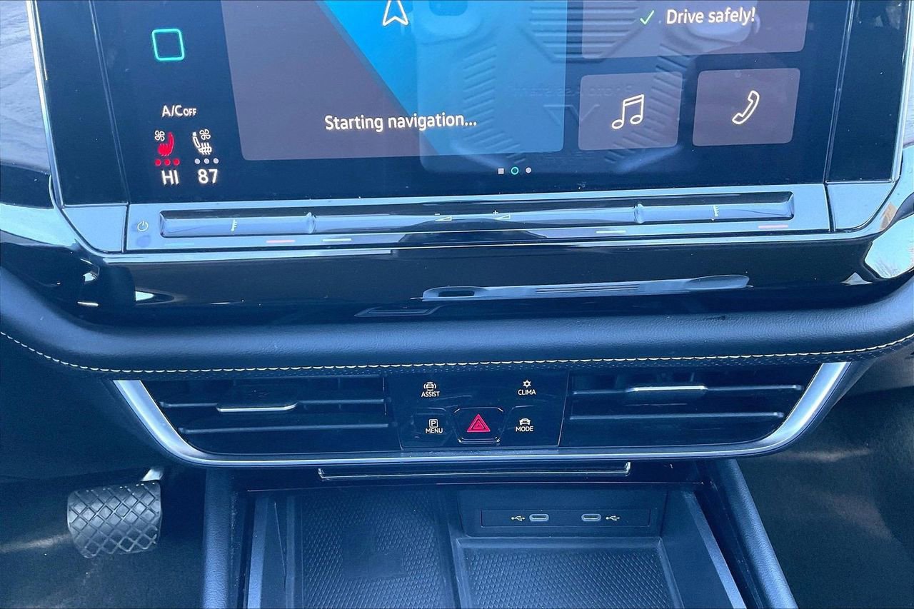 Used 2024 Volkswagen Atlas SE image 19