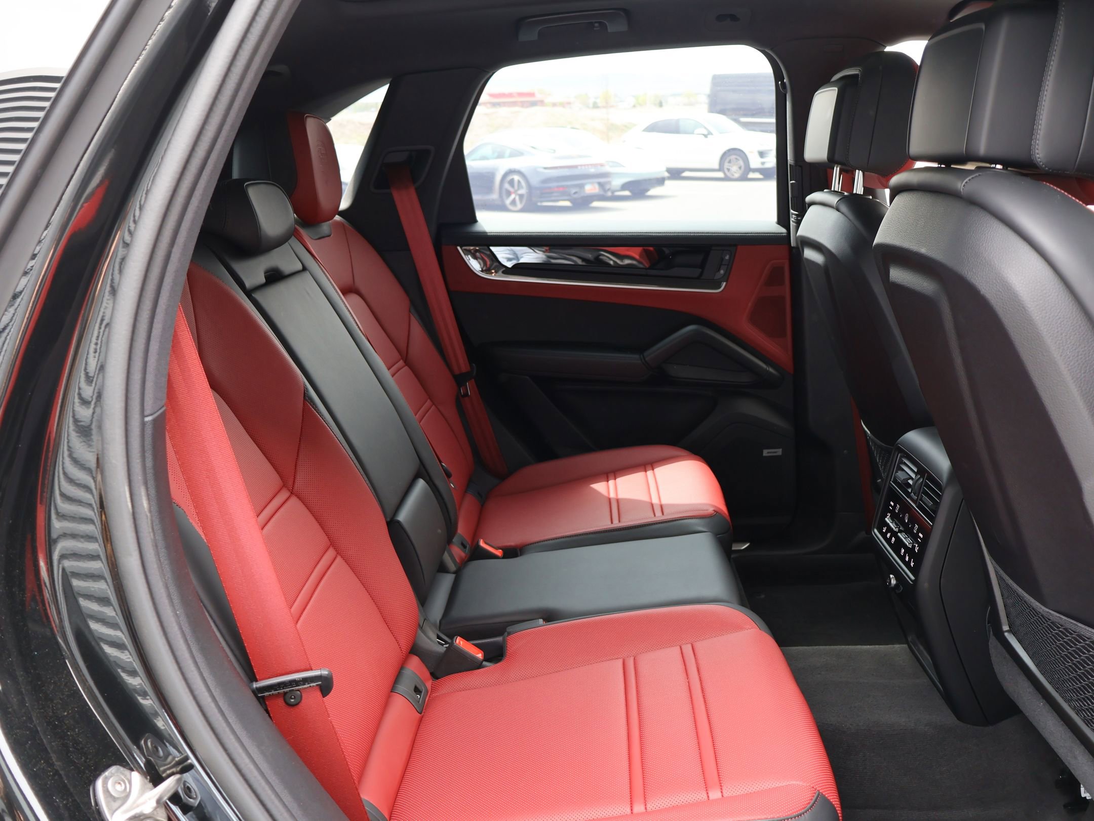 Used 2025 Porsche Cayenne E-Hybrid image 25