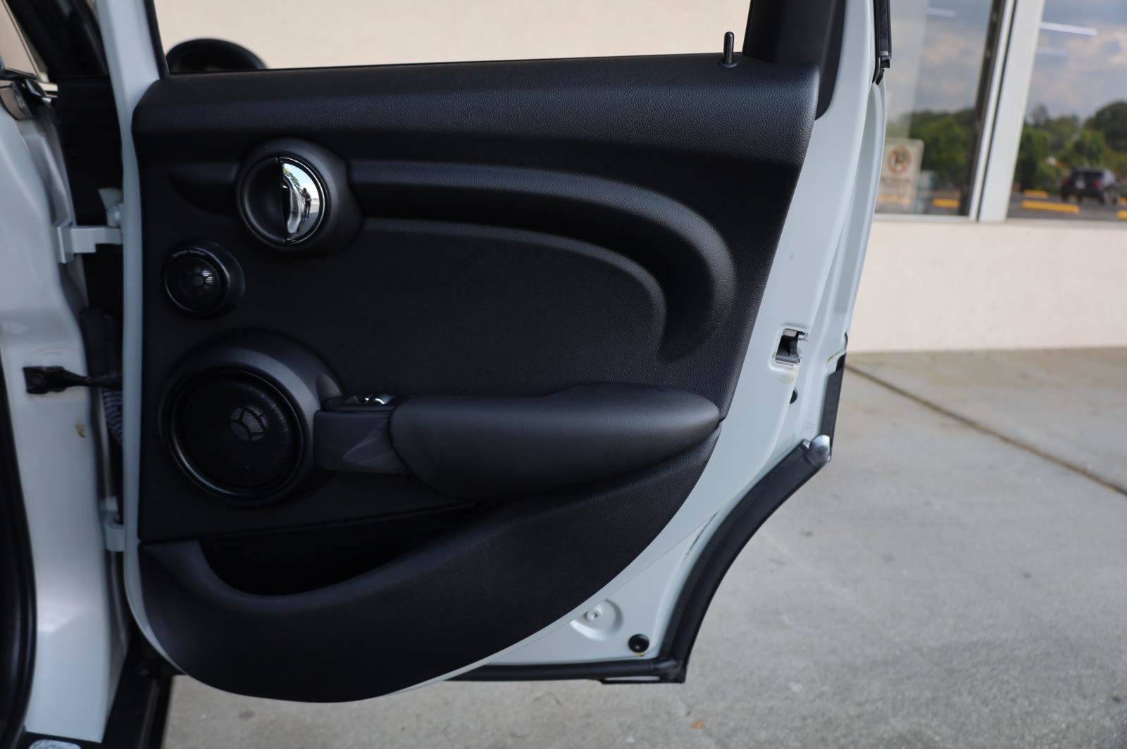 Used 2015 MINI Cooper 4-Door Hardtop FWD image 22