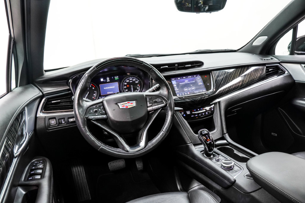 Used 2023 Cadillac XT6 Premium Luxury w/ Technology Package FWD image 6