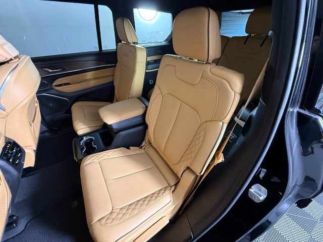 Used 2025 Jeep Grand Cherokee L Summit w/ Obsidian Package AWD/4WD image 18