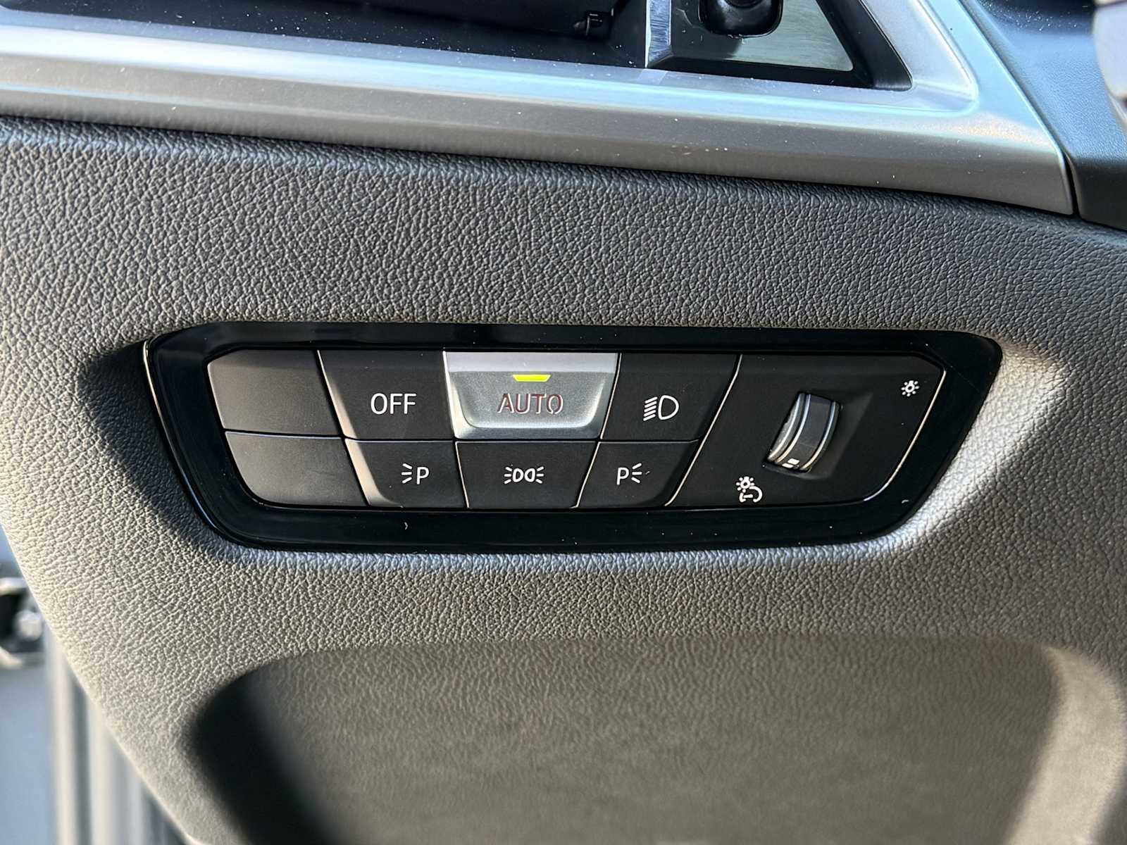 New 2026 BMW 330i xDrive xDrive w/ Premium Package image 26