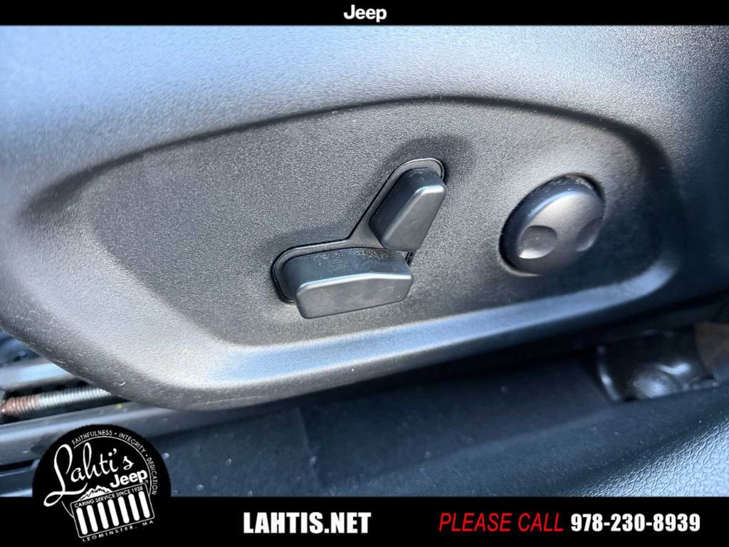 Certified 2022 Jeep Compass Limited image 28