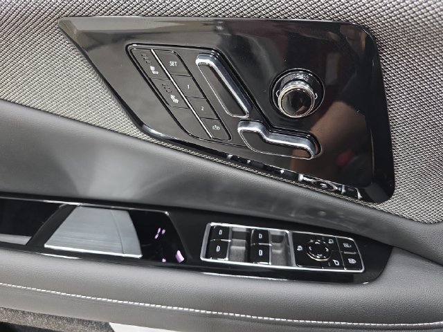 New 2027 Cadillac Optiq Luxury w/ LPO, Floor Liner Package AWD/4WD image 25