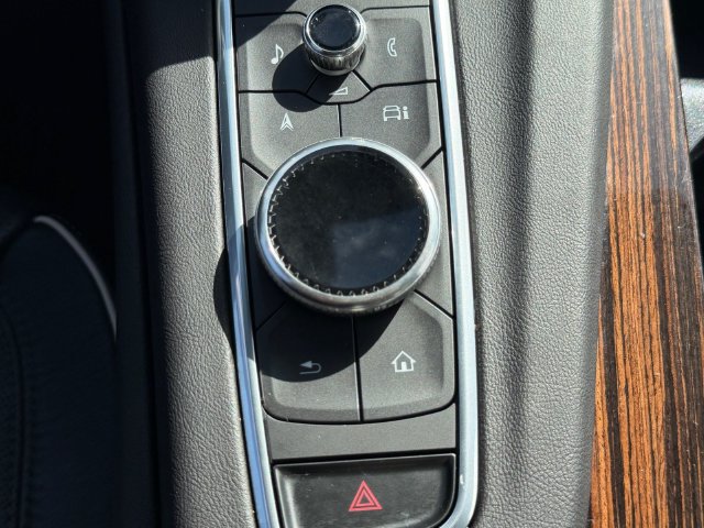 Used 2022 Cadillac Escalade Premium Luxury AWD/4WD image 27