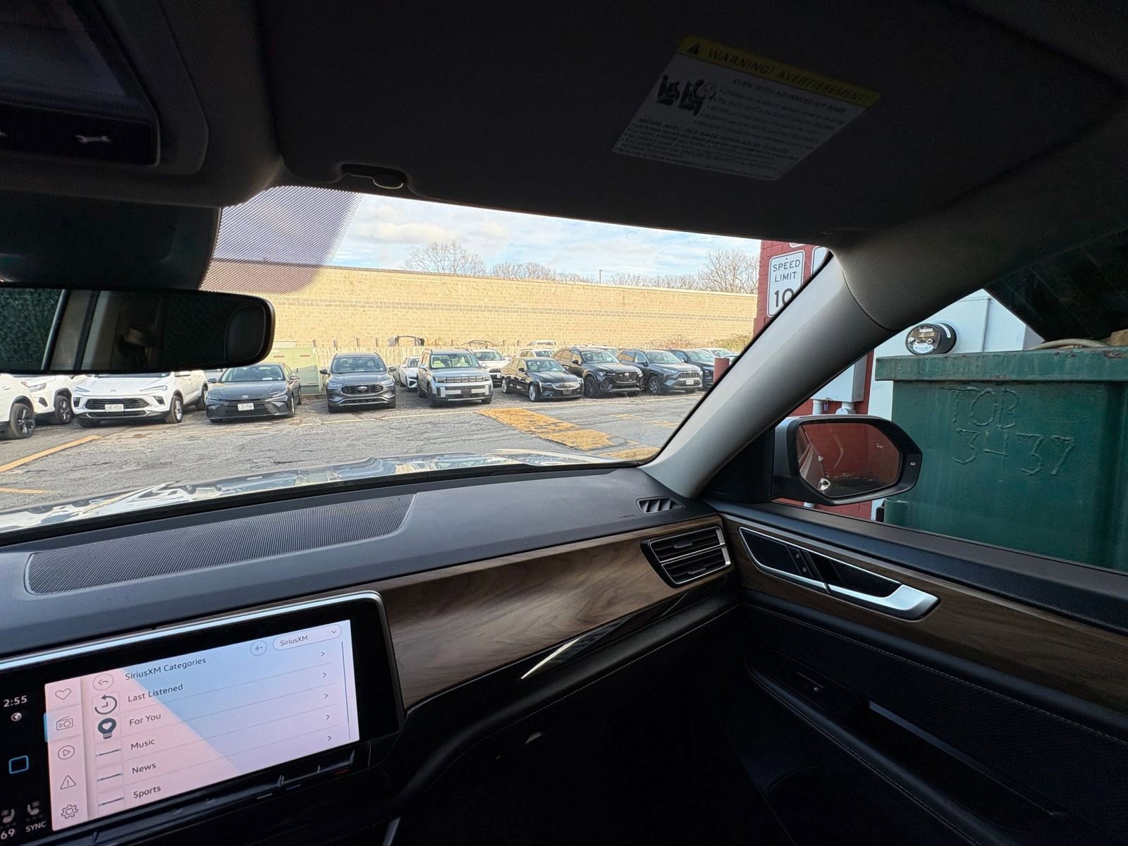 Used 2025 Volkswagen Atlas SE image 31