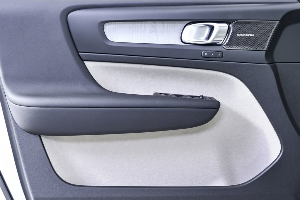 New 2026 Volvo XC40 B5 Ultra w/ Protection Package Premier image 6