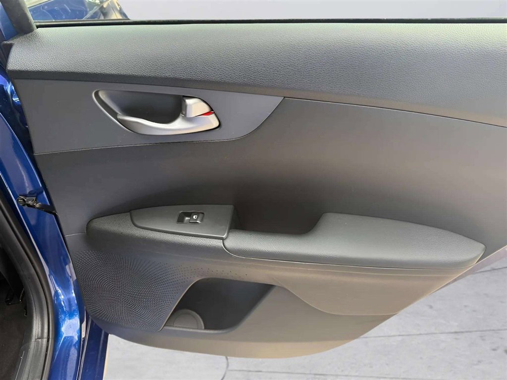 Used 2020 Kia Forte LXS FWD image 13